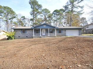 427 Pineburr Ln, Stone Mountain, GA 30087