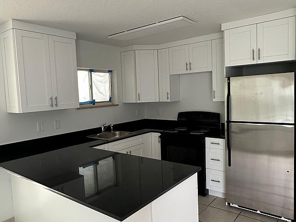 5th image of 3416 NW 18th Ave #B