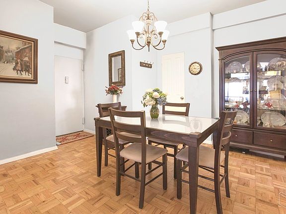 3rd image of 301 E 48th St APT 19A