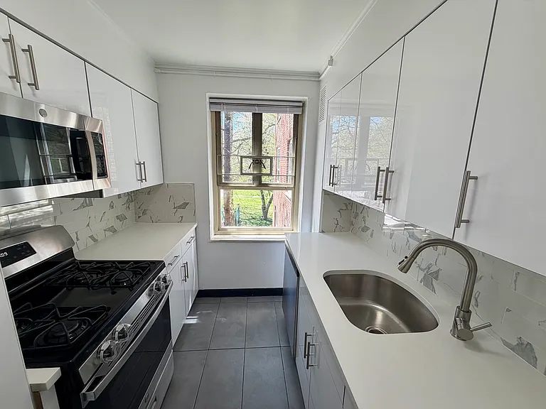 71st Cres — Photo 3