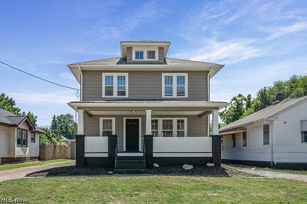 1st image of 903 W 19th St