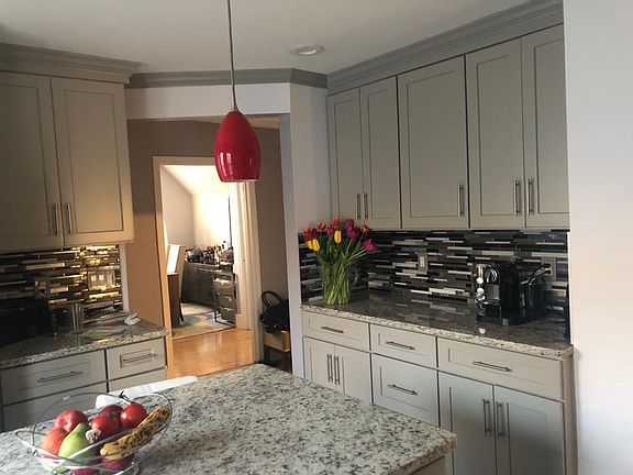 3rd image of 230 Campbell Ave #3