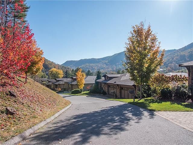 1st image of 7 Plateau Dr