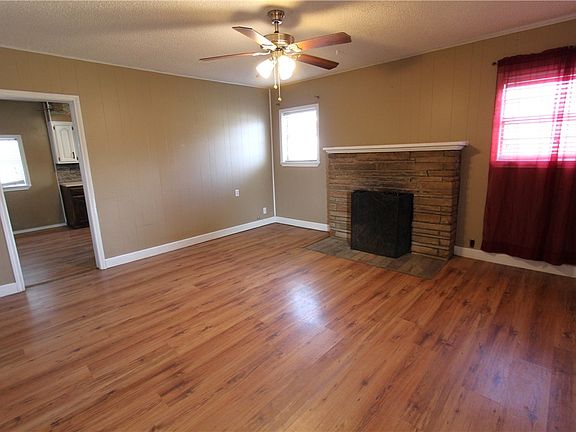 4th image of 11201 Emma Ln