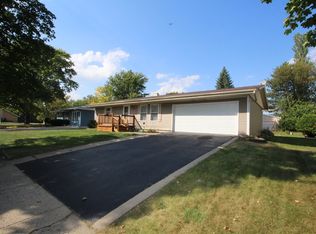 311 Birch Rd, Woodstock, IL 60098