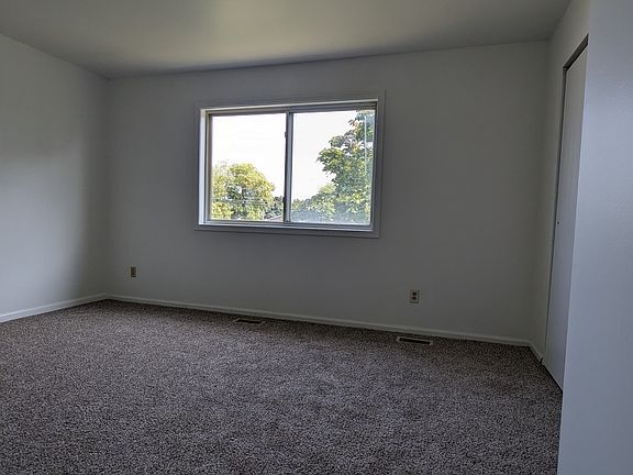 4th image of 7502 Whitcomb St #D