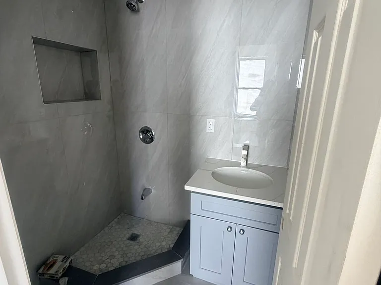 377 Kosciuszko St #2R — Photo 4