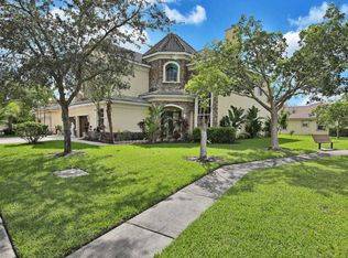 9292 Pineville Dr, Lake Worth, FL 33467