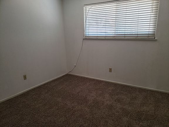 4th image of 628 Acacia Way