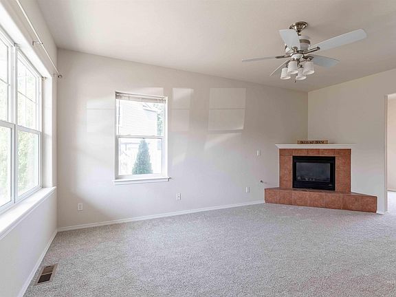 4th image of 1318 Edinborough Ct