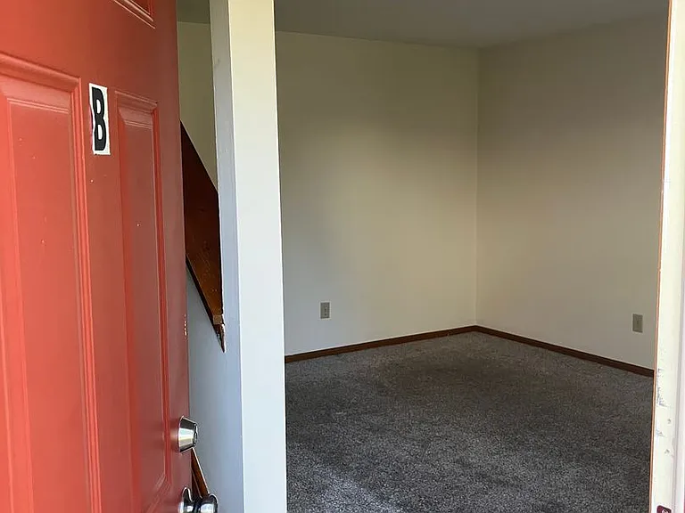 1220 Bunker Hill Ct #B — Photo 2