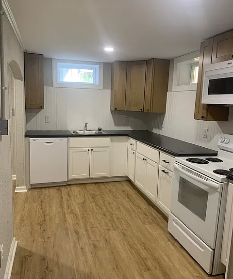 221 Langford Ct #B — Photo 4