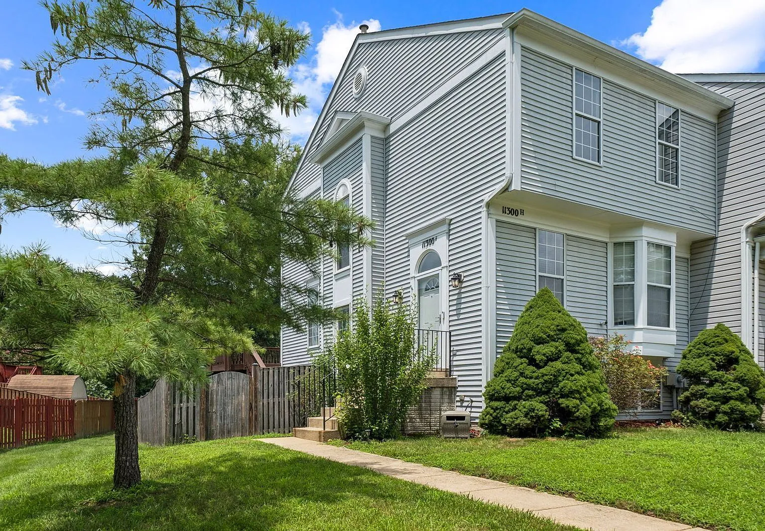 3 bed, 2.5 bath, 1900 sqft, $2,750 — Photo 2