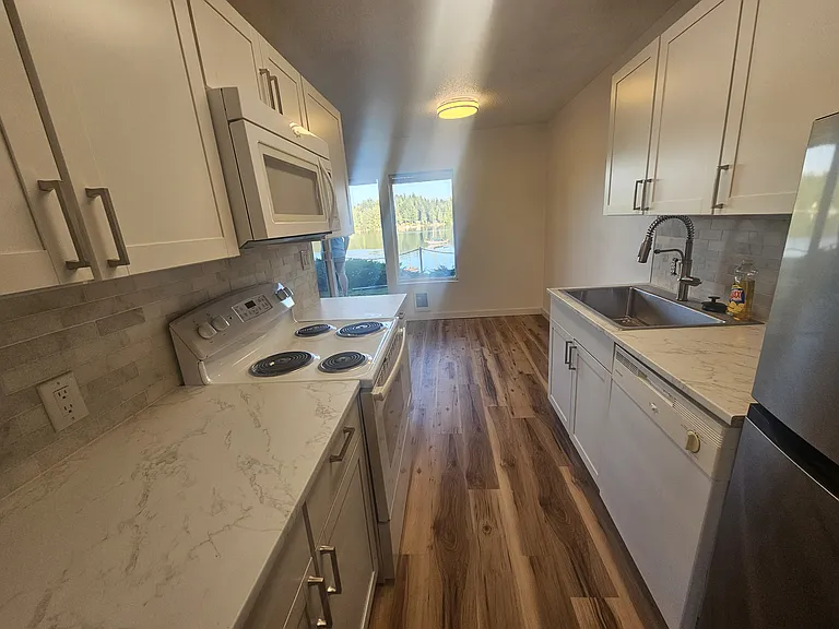 924 Shorewood Dr #C-26 — Photo 8