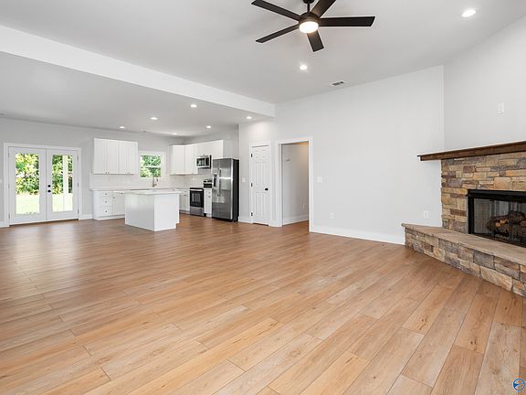 5th image of 3670 New Farms Rd