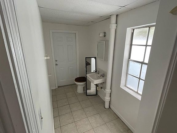 5th image of 870 1/2 Bruce Ave