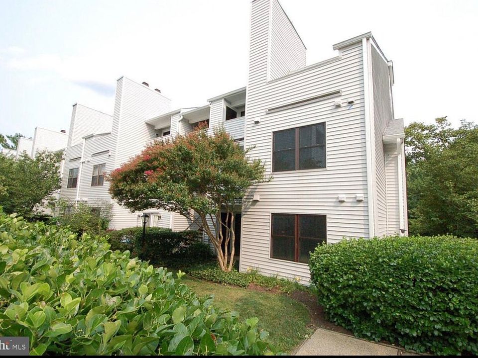 1st image of 1623 Carriage House Ter APT D