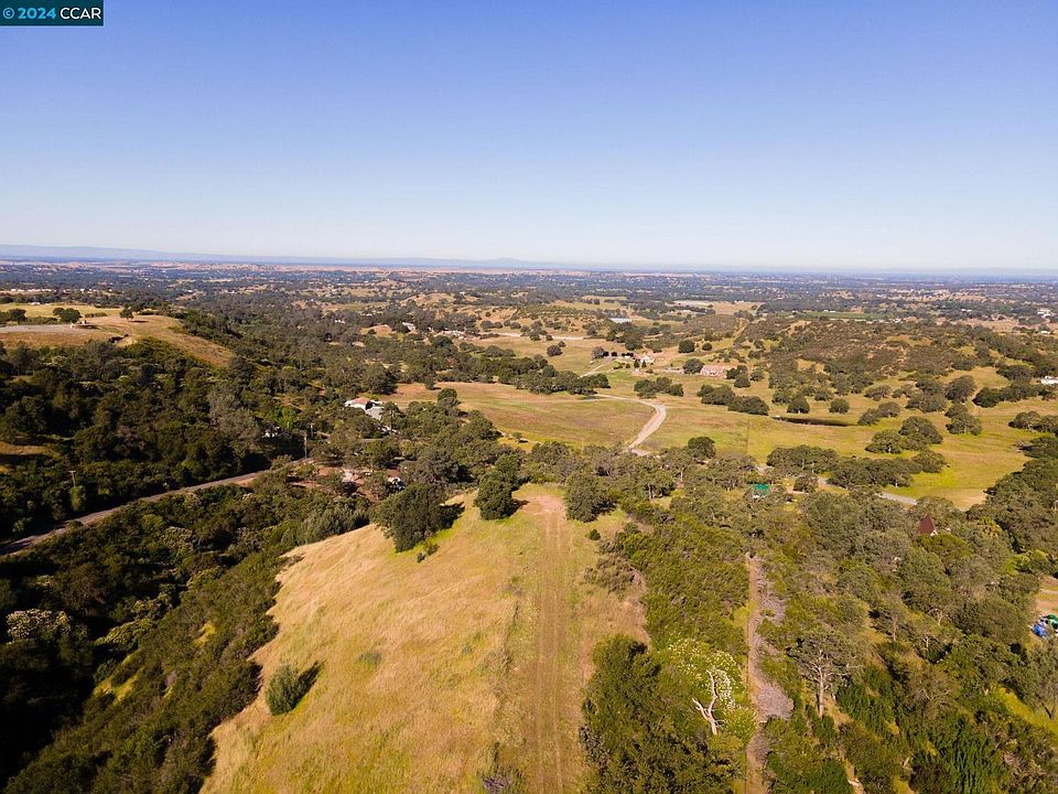 2nd image of 3290 Leckie Rd