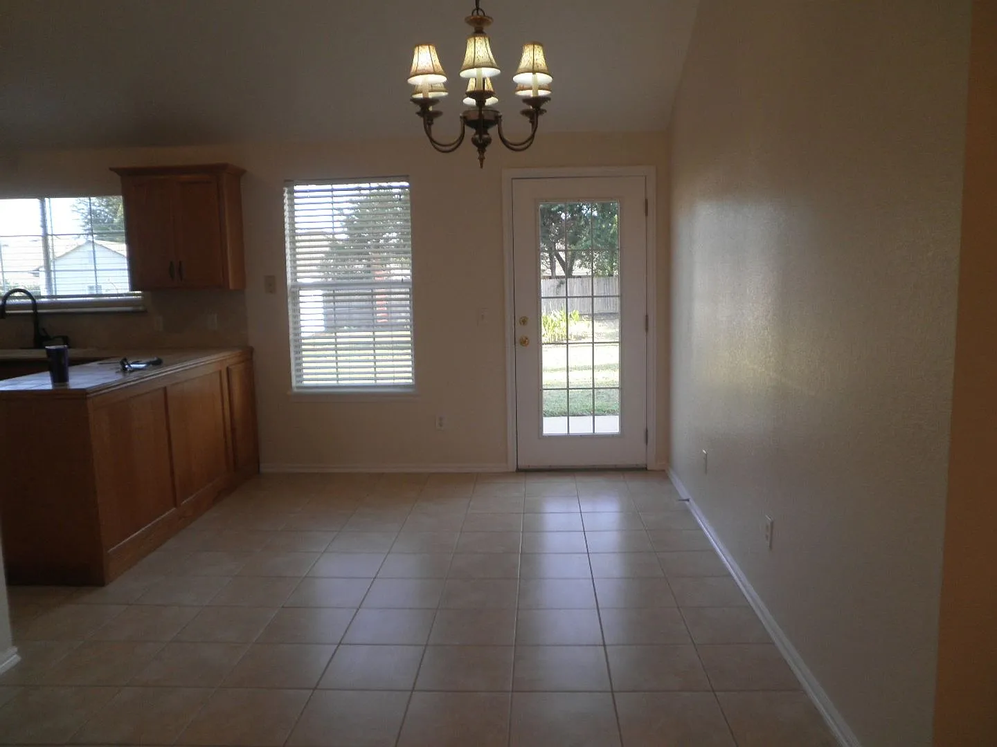 Nice 3 bedroom, 2 bath, 2 car garage in Noble — Photo 3