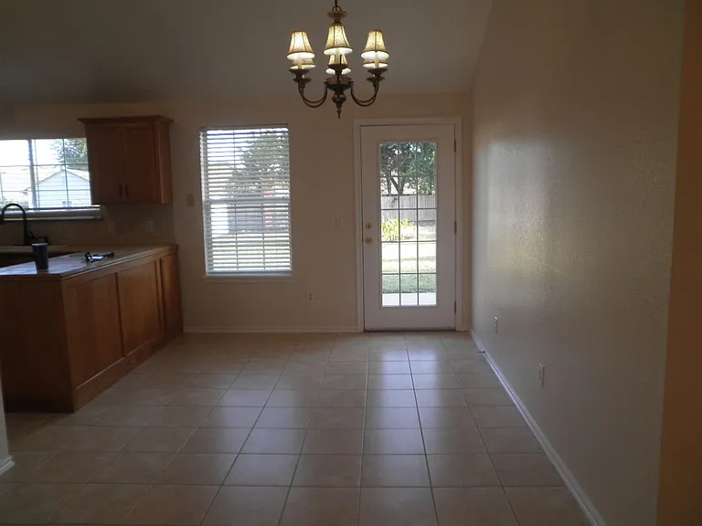 407 Woodbriar — Photo 3