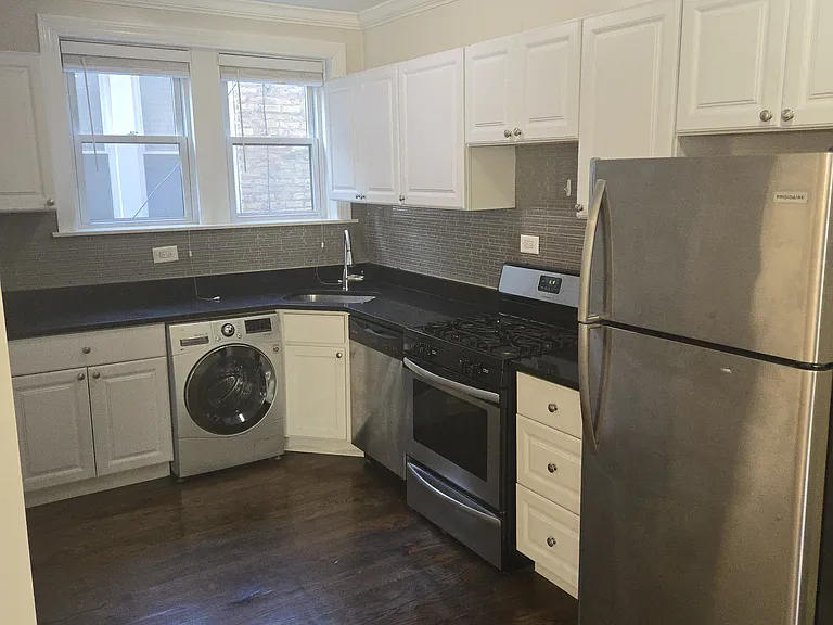 3819 N Greenview Ave #2 — Photo 4