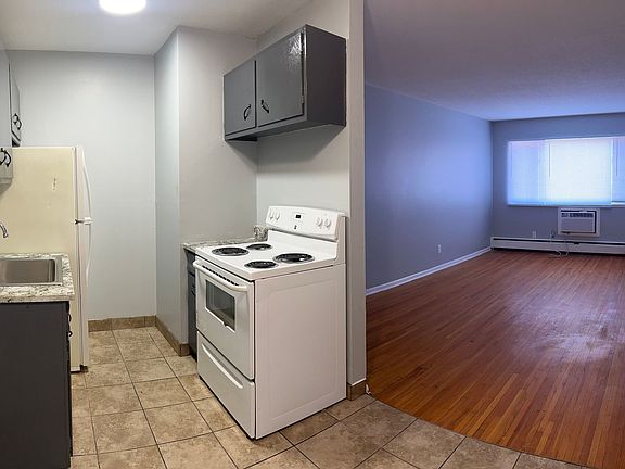 4th image of 455 Maryland Ave W #307