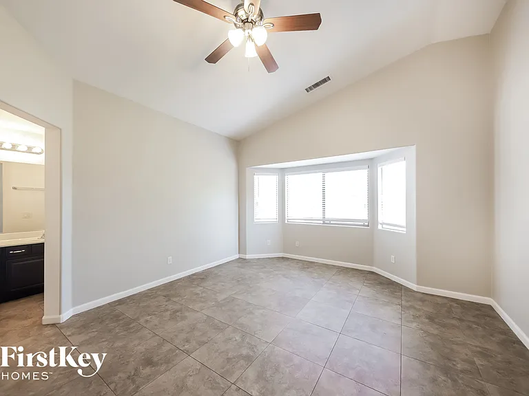 5346 W Jessica Ln — Photo 9