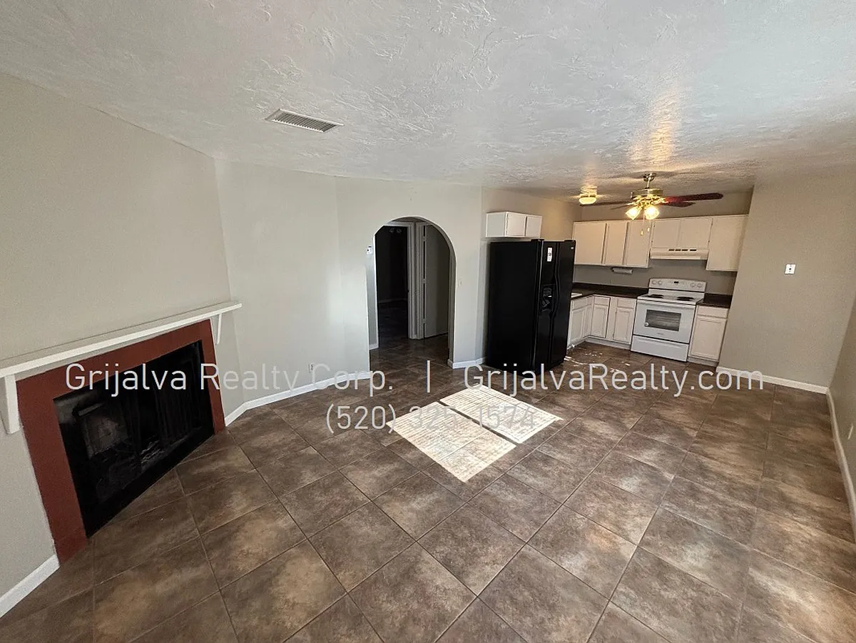 Building Photo - 255 Silverbell