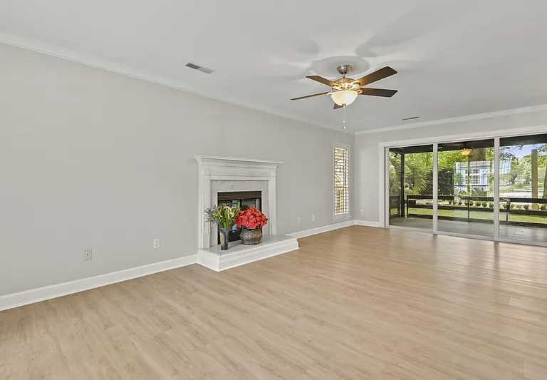 1382 Center Lake Dr — Photo 18