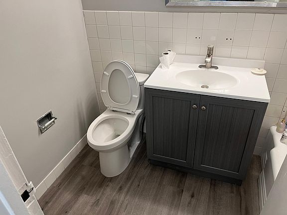3rd image of 2035 W Granville Ave APT 110