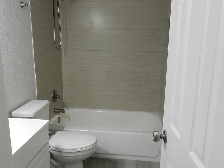 4100 Adelphi Ln #B — Photo 17