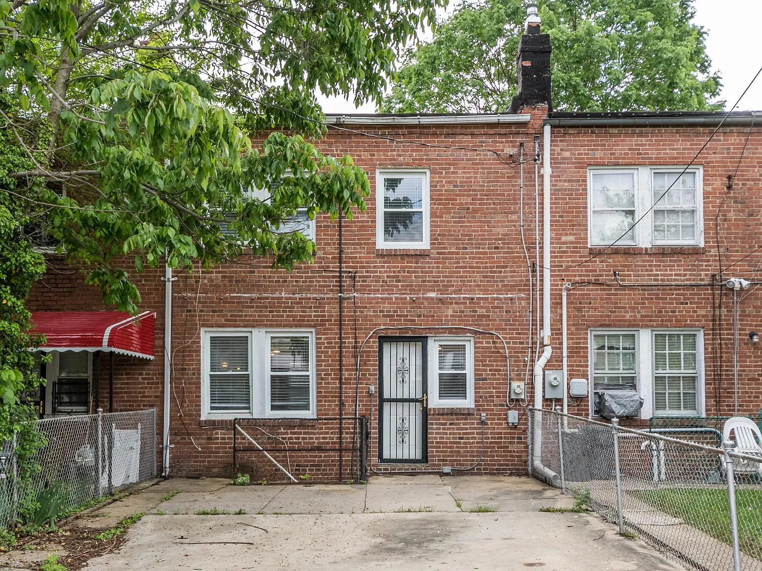3 bed, 1.5 bath, 1300 sqft, $1,995 — Photo 3