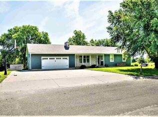 1304 13th St, Clay Center, KS 67432