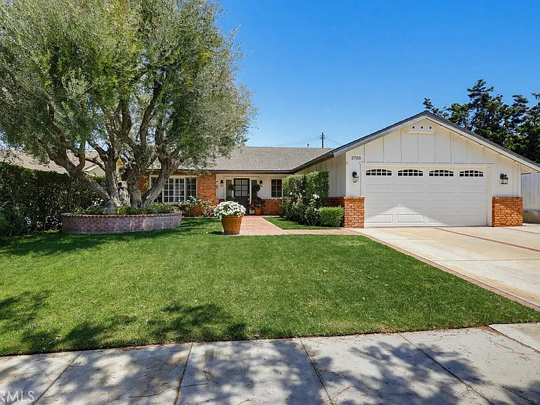 2705 E Jacaranda Ave — Photo 5