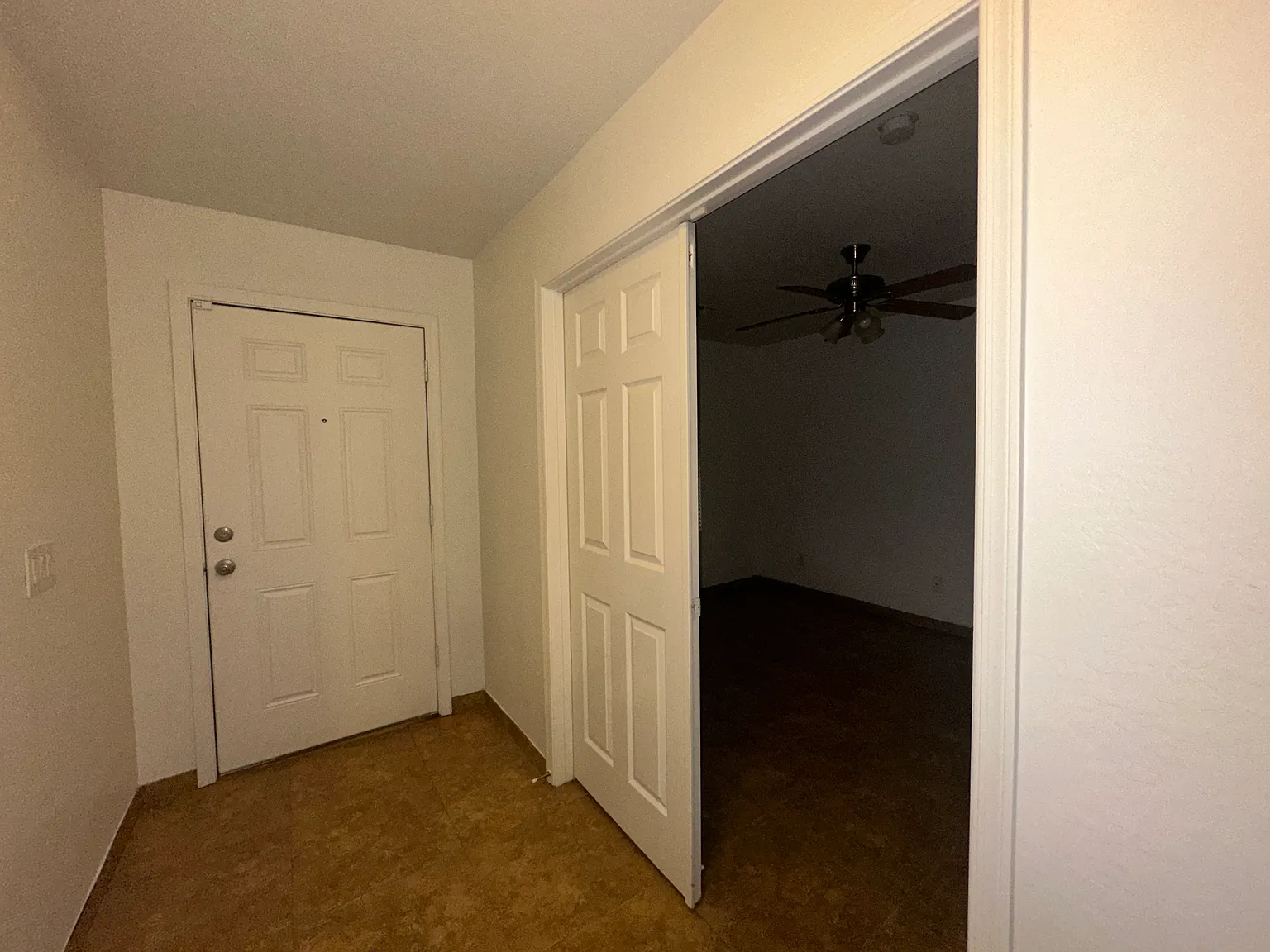 565 E Wolf Hollow Dr — Photo 3