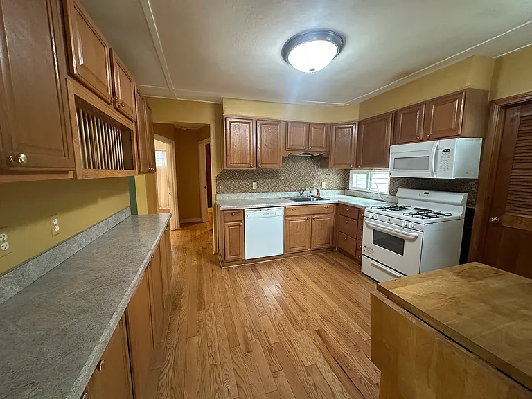 358 Union St — Photo 16