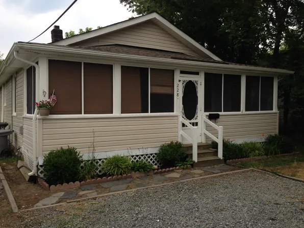 228 1/2 N 2nd St, Hampton, VA 23664