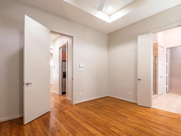 4040 Center St — Photo 12