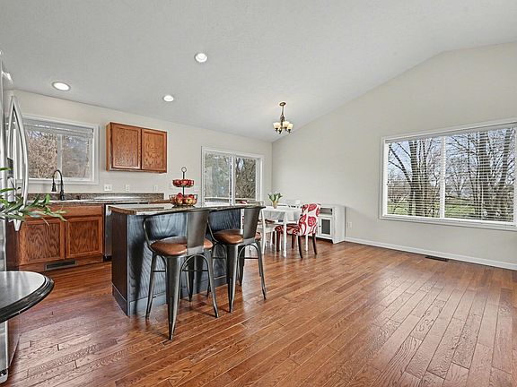 5th image of 3021 Rose Dr