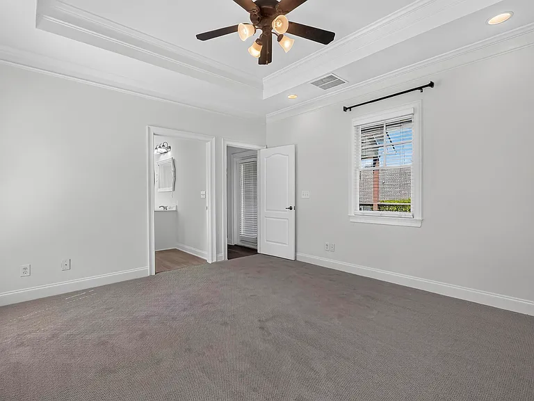1081 Carriage Ridge Dr — Photo 32