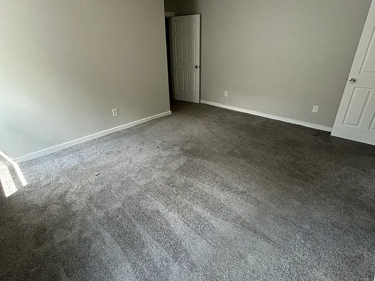 2879 N Dearborn St #2 — Photo 19