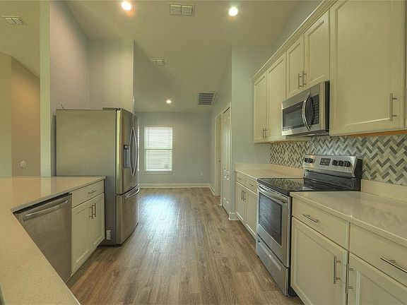 4th image of 110 Plum Ave S