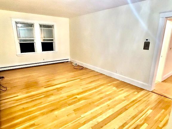 4th image of 43 Eddie St #2R