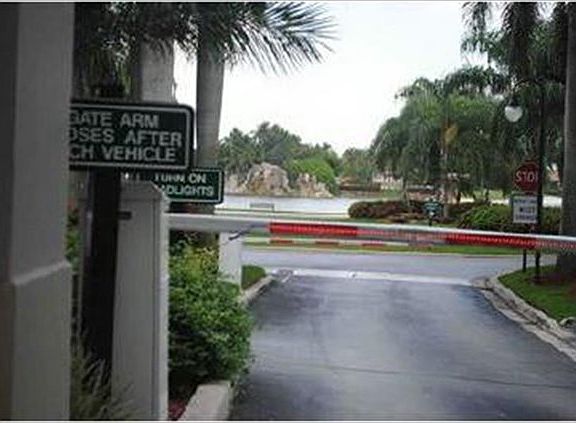 3rd image of 10737 NW 70th Ter