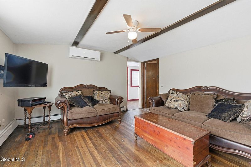 5th image of 31 Carey Avenue