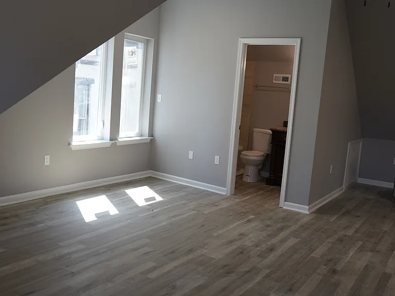 308 King St — Photo 16