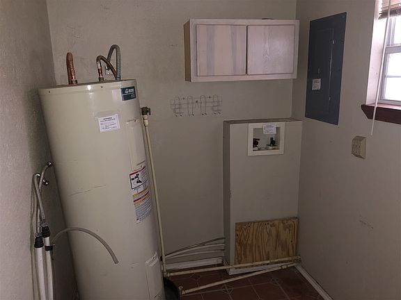 5th image of 312 S Sycamore Ave