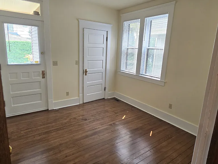 1305 W Jefferson Blvd #UPPER — Photo 7