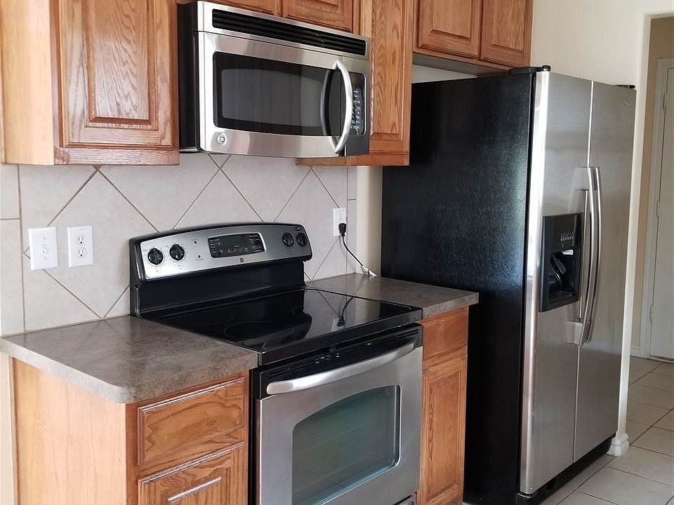 1st image of 2220 SW Oxford Dr