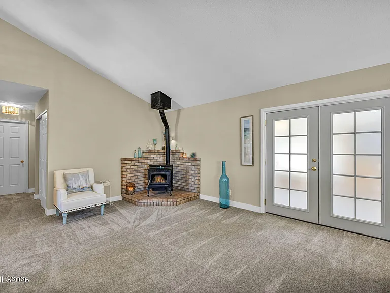1331 Victoria Dr — Photo 12